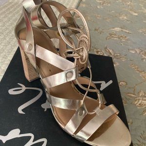 Gold/Platinum Banana Republic Eryn metallic gladiator heeled sandal size 11